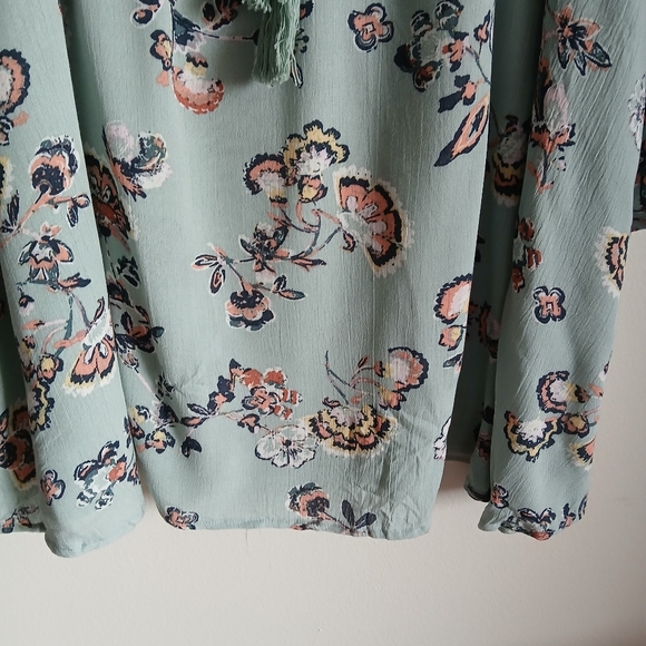 Maurices Floral Ruffle Trim Cold Shoulder Top Size XXL - Picture 5 of 13